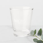 Klassische Personalisierte Trauzeuge Schnapsglas<br><div class="desc">Klassischer Personalisierter Trauzeugen Shot Glass mit dem Namen des personalisierten Trauzeugen mit dem Titel und dem Hochzeitstag in der weißen klassischen Serif Schriftart Stil. Auch perfekt für Trauzeuge,  Vater der Braut und mehr.</div>