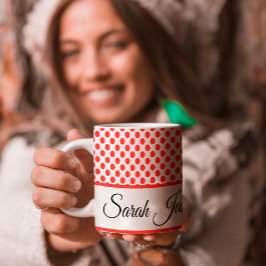 Klassische rote Polka-Punkte-Monogramm-Skripttypog Jumbo-Tasse