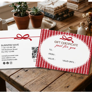 Klassische rote weiße Feiertags-Geschenkkarte für