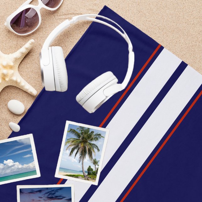 Klassische rote, weiße und blaue Streifen Strandtuch (Von Creator hochgeladen)