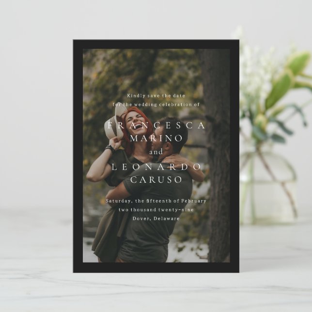 Klassische schwarze einfache Fotohochzeit Save The Date (Stehend Vorderseite)