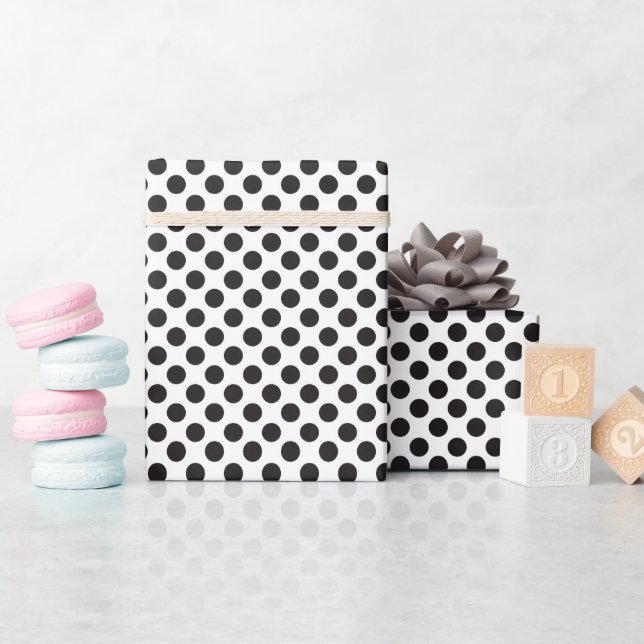 Klassische schwarze und weiße Punkte Geschenkpapier (Babyparty)