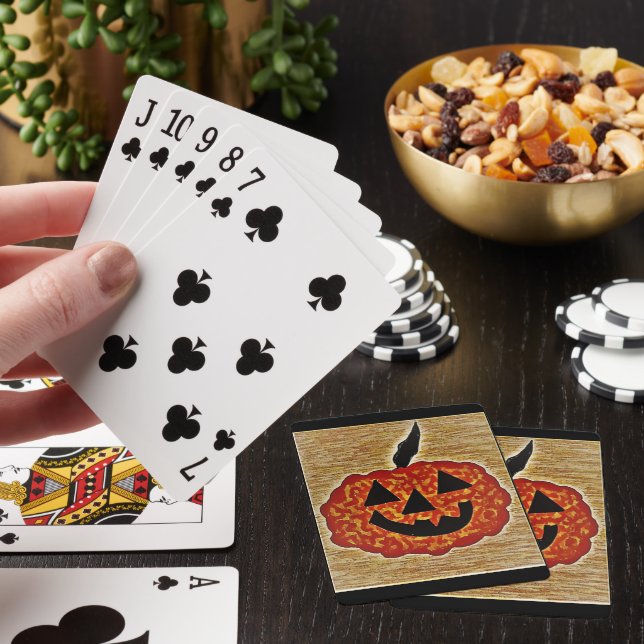 Klassische Spielkarten mit Kürbisgesicht (In Situ)