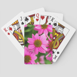 Klassische Spielkarten mit rosa Scheinsonnenhut