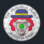 Klassische Tafel mit benutzerdefiniertem Text und  Dartscheibe<br><div class="desc">Ein Dartboard ist ein beliebtes Freizeit- und Wettbewerbsspiel, das Spielern aller Altersgruppen und Qualifikationsebenen Stunden Spaß bietet. Typisch aus Sisalfasern, Kork oder elektronischen Komponenten, sind die Dartboards so konzipiert, dass sie den Einflüssen von Darts standhalten und gleichzeitig präzise Scoringzonen bieten. Die Standard-Dartboards verfügen über ein kreisförmiges Design mit nummerierten Abschnitten...</div>