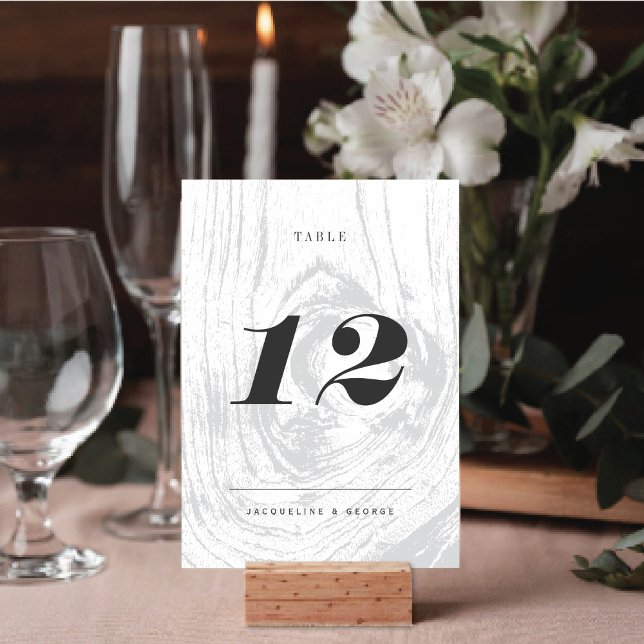 Klassische Tischnummer für rustikales Holzkorn (Modern Classic Rustic Woodgrain Wedding Table Number Card @ fatfatin_blue_knot)