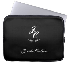 Klassische Typografie mit Monogramm Laptopschutzhülle