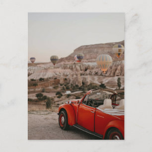 Klassische Vintage Red Car Watching Heißluftballon Feiertagspostkarte