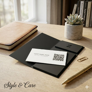 Klassische weiße Magnetkarte mit individuellem QR-