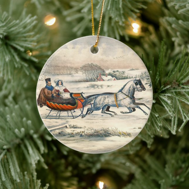 Klassischer 1853 Schlittenfahrt Currier Ives Straß Keramik Ornament (Baum)