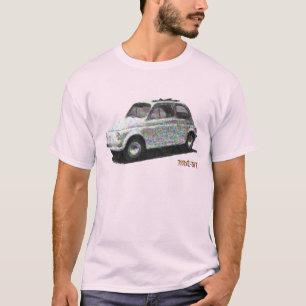Klassischer Fiat 500 in weiß auf hellrosa T-Shirt
