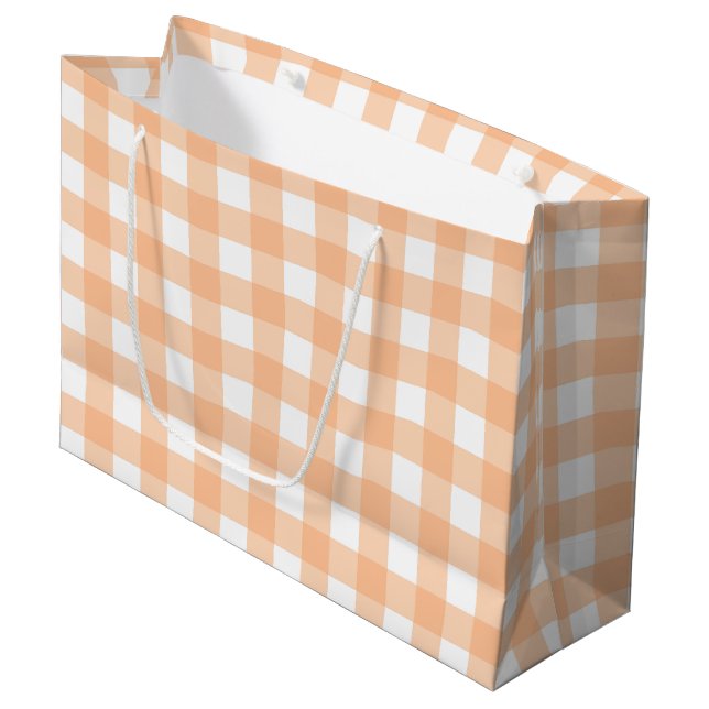 Klassischer Gingham Karo Kariertes Musterpeach Große Geschenktüte (Vorderseite Schrägansicht)