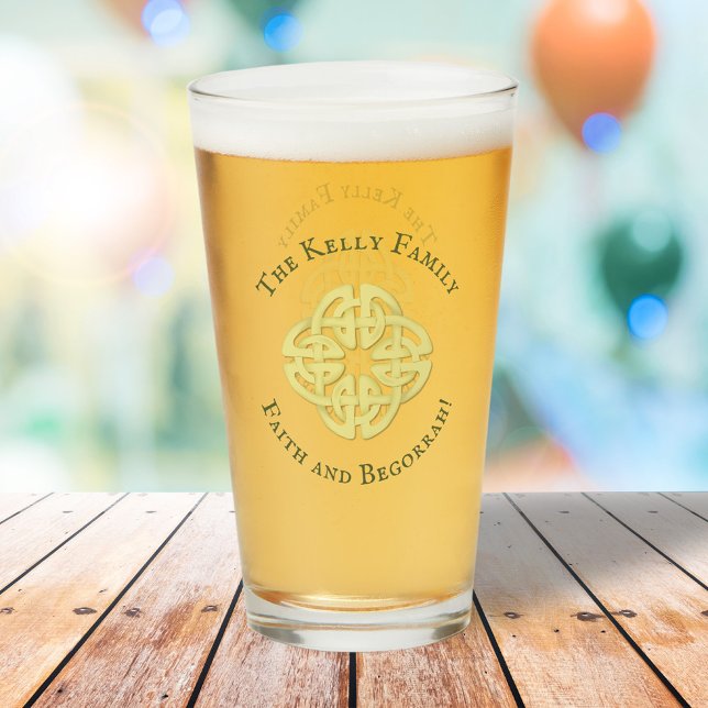 Klassischer Gold keltischer Kreuzgedanken und Bego Glas (Von Creator hochgeladen)