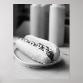 Klassischer Hot Dog mit Senf und Ketchup Poster