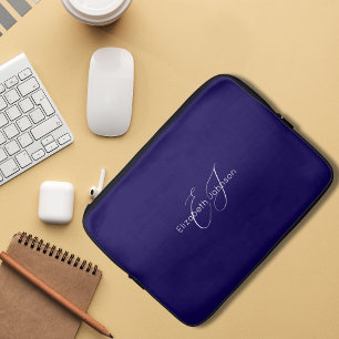 Klassischer minimalistischer Klassiker in Blau und Laptopschutzhülle