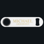 Klassischer Personalisierter Trauzeuge aus Weiß un Speed Flaschenöffner<br><div class="desc">Klassische Geschenke aus Personalisiertem Trauzeuge,  die den Namen und Titel des personalisierten Trauzeugen im klassischen Serif-Schriftart-Stil enthalten. Auch perfekt für Trauzeuge,  Vater der Braut und mehr. Bitte beachten Sie: Die Details der Folie werden im Kunstwerk simuliert. Bei der Herstellung dieses Produktes wird keine Folie verwendet.</div>