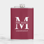 Klassischer Personalisierter Trauzeuge Flachmann<br><div class="desc">Klassische Geschenke mit Personalisiertem Trauzeuge mit dem Monogramm und dem Namen des personalisierten Trauzeugen,  mit dem Titel im klassischen,  weißen Serifenstil auf bordeauxrotem Hintergrund. Auch perfekt für Trauzeuge,  Vater der Braut und mehr.</div>