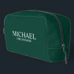 Klassischer Personalisierter Trauzeuge Waschbeutel<br><div class="desc">Klassische Geschenke für Personalisierten Trauzeuge mit dem Namen und dem Titel des personalisierten Trauzeugen im Stil der klassischen Serifen auf smaragdgrünem Hintergrund. Auch perfekt für Trauzeuge,  Vater der Braut und mehr.</div>