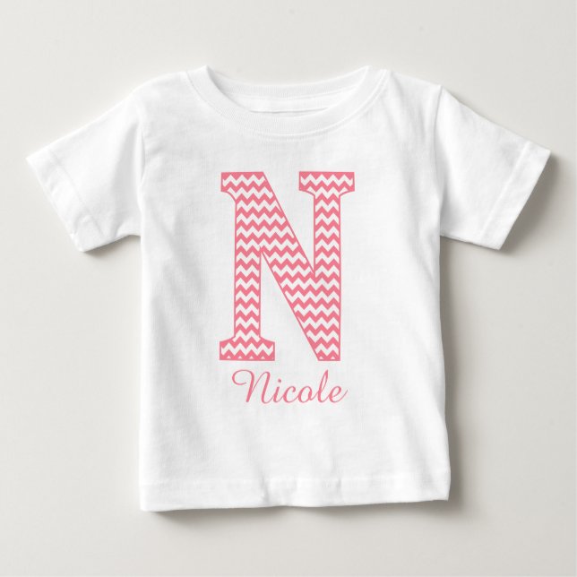Klassischer Preppy Pink Zickzack Letter N Monogram Baby T-shirt (Vorderseite)