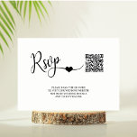 Klassischer RSVP QR Code für moderne Schwarz-Weiß- Begleitkarte<br><div class="desc">Elegante und einzigartige Hochzeitskarten RSVP mit wenig Herz und QR CODE. Weißer Hintergrund (kann in beliebiger Farbe geändert werden) und UAWG mit schwarzer Schrift. Initiale von Braut und Bräutigam auf der Rückseite der Karte. Editierbare Vorlagen, damit Sie Ihren eigenen Text hinzufügen können. Ideal für jedes Hochzeitsthema oder jede Jahreszeit. Fügen...</div>