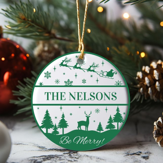 Klassischer Santa und Sleigh Family - Kundenorient Keramik Ornament (Classic Santa and Sleigh Family Keepsake Custom Ceramic Ornament. Just add your family name!)