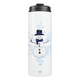 Klassischer Schneemann mit blauem Schal und blauen Thermosbecher