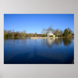 Klassischer Seetempel mit Kuppel Poster
