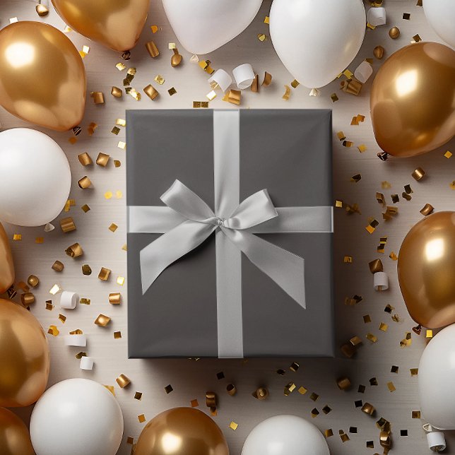 Klassischer Stapel: Dunkelgraue Papierrolle Geschenkpapier (Von Creator hochgeladen)