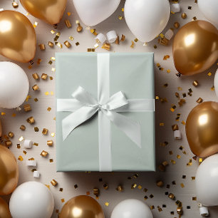 Klassischer Stapel: Papierrolle für antike Schnitt Geschenkpapier