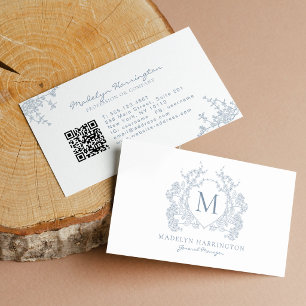 Klassischer Staubblauer Blumenwappen-Monogramm-QR- Visitenkarte