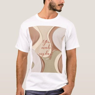 Klassischer T - Shirt in abstrakter Grafik