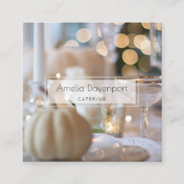 Klassischer Tisch mit Extravaganter Platzierung Quadratische Visitenkarte