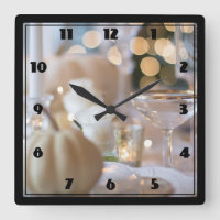 Klassischer Tisch mit Extravaganter Platzierung