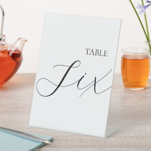 Klassischer Tisch Nummer Sechs Sockelschild