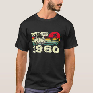 Klassischer Vintager Caravan Sunset 60 November 19 T-Shirt