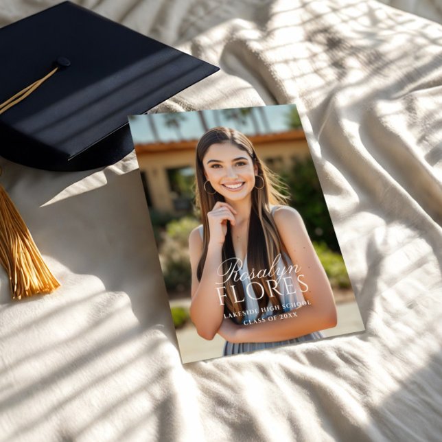 Klassischer Weißkalligrafie-Abschluss Einladung (Von Creator hochgeladen)