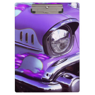 Klassisches Auto: Chevrolet mit lodernder Haube Klemmbrett