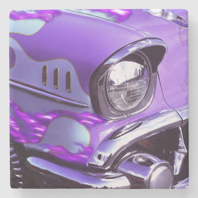 Klassisches Auto: Chevrolet mit lodernder Haube Steinuntersetzer (Vorderseite)