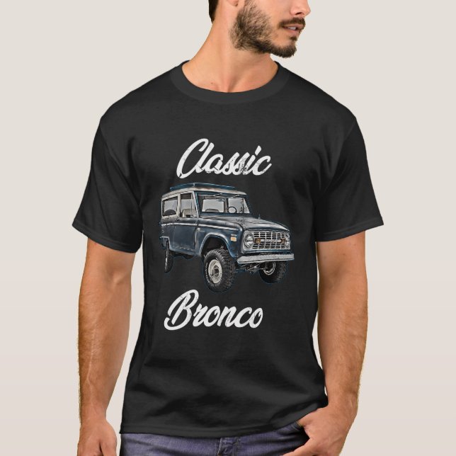 Klassisches Bronco Pferd auf LKW Aufgehobener Plat T-Shirt (Vorderseite)
