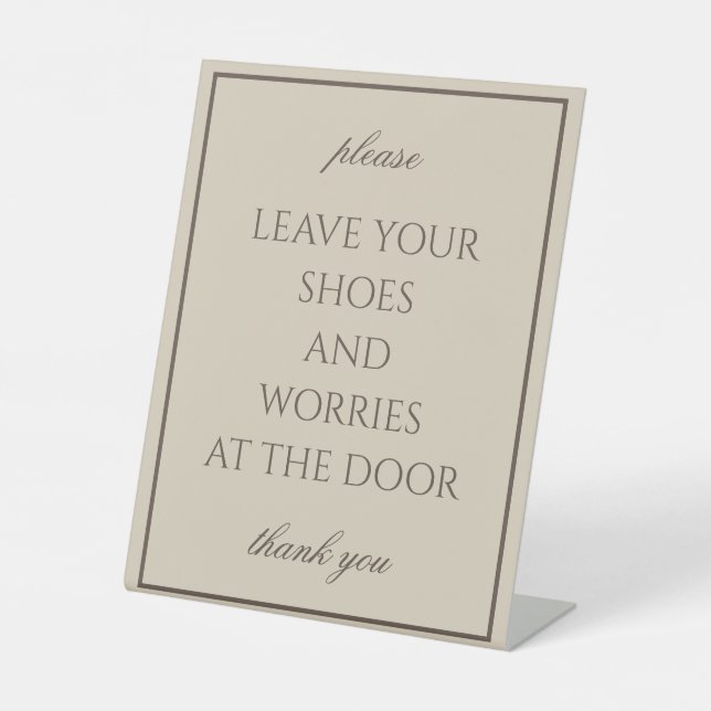 Klassisches einfaches Brawn Entfernen von Schuhen  Sockelschild (Vorderseite)