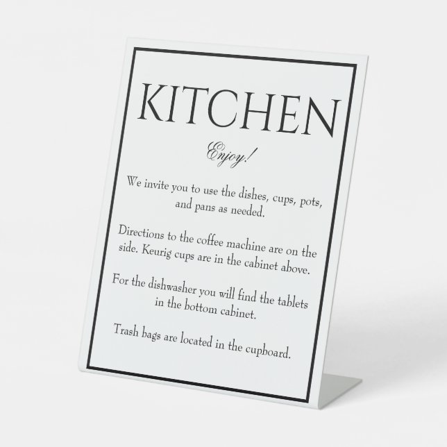 Klassisches, einfaches White Kitchen Counter Unter Sockelschild (Vorderseite)
