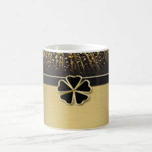 Klassisches elegantes irisches Kleeblatt, falsche Kaffeetasse