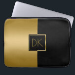 Klassisches geometrisches Design aus Schwarz und G Laptopschutzhülle<br><div class="desc">Elegantes modernes geometrisches Gold und Schwarz Design, kundenspezifisch monogramm</div>