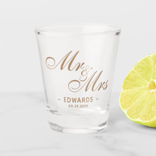 Klassisches Goldschrift Mr und Mrs Hochzeitsgesche Schnapsglas