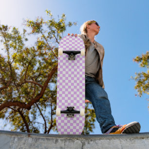 Klassisches helllila Karomuster Skateboard