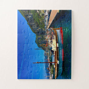Klassisches Holzboot im italienischen Marina Puzzle