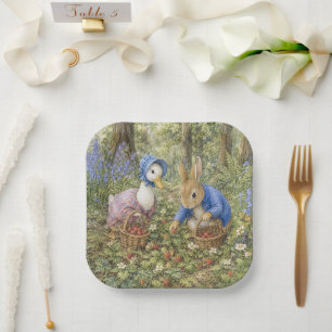 Klassisches Kaninchen und Ente beim Sammeln wilder Pappteller