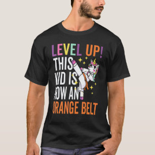 Klassisches Karate-Uniform Einhorn Level Up Orange T-Shirt