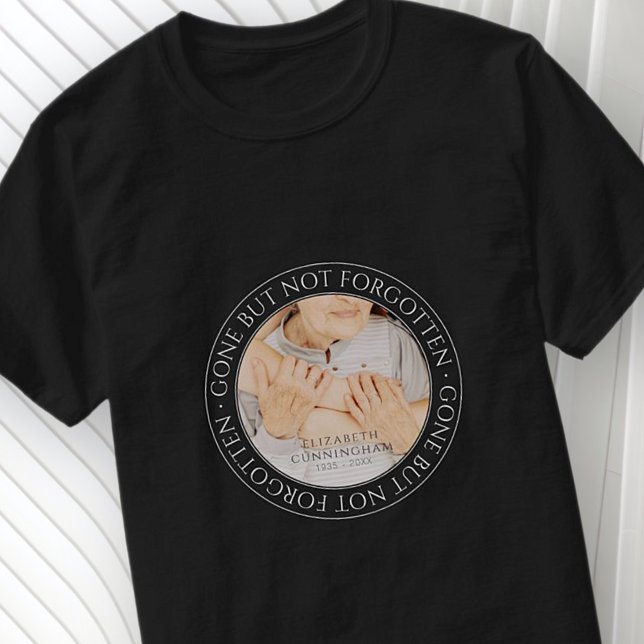 Klassisches klassisches Foto mit elegantem Chic T-Shirt (Von Creator hochgeladen)