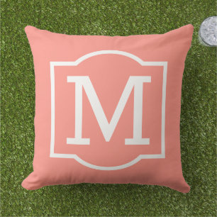 Klassisches Korallenweißes Bracket-Monogramm Kissen